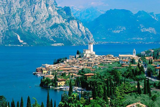 Gardaland a jezero Lago di Garda - Itálie