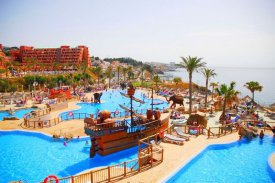 Recenze Holiday Palace