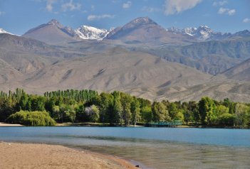 Kyrgyzstán, Kazachstán, Uzbekistán (Tádžikistán) - Kazachstán