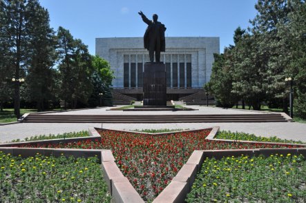 Kyrgyzstán, Kazachstán, Uzbekistán (Tádžikistán) - Kazachstán