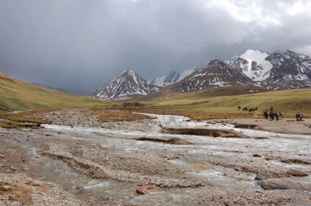 Kyrgyzstán, Kazachstán, Uzbekistán (Tádžikistán) - Kazachstán